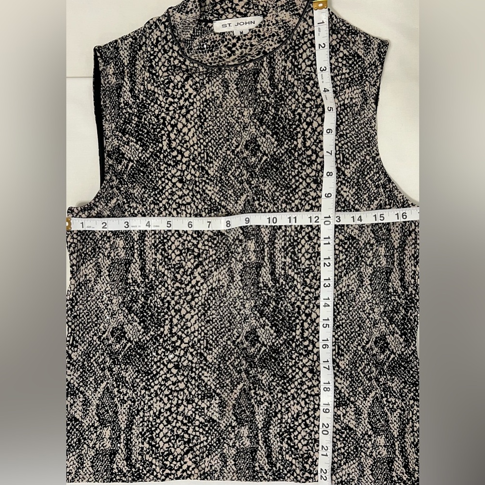 St. John Black Tan Animal Print Knit Sleeveless Mock Neck Sequin Top Size M - Picture 8 of 8